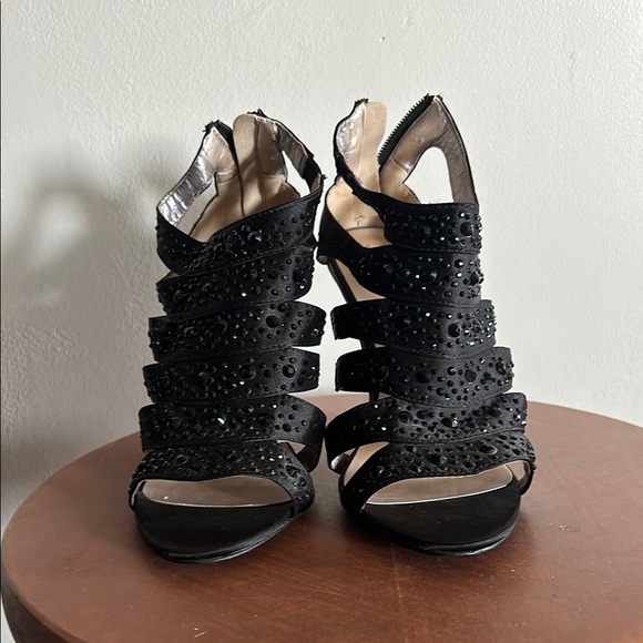 Sophisticated Black Stiletto Heels with Strappy Design - Picture 4 of 16